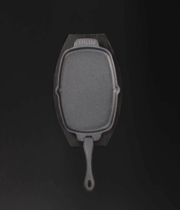 Napoleon Cast Iron Sizzle Platter | Porcelain-Coated Cast Iron | Wooden Server Included | Grill to Table BBQ Accessory UK | Caterbitz